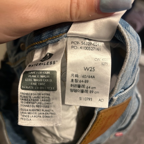 Levi Shorts - Picture 3 of 6